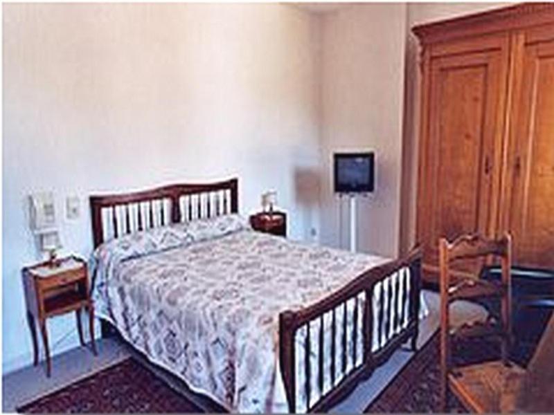 Hotel De Paris Poligny  Rum bild