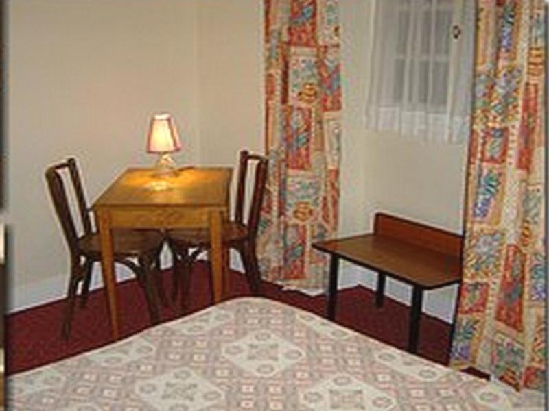 Hotel De Paris Poligny  Rum bild