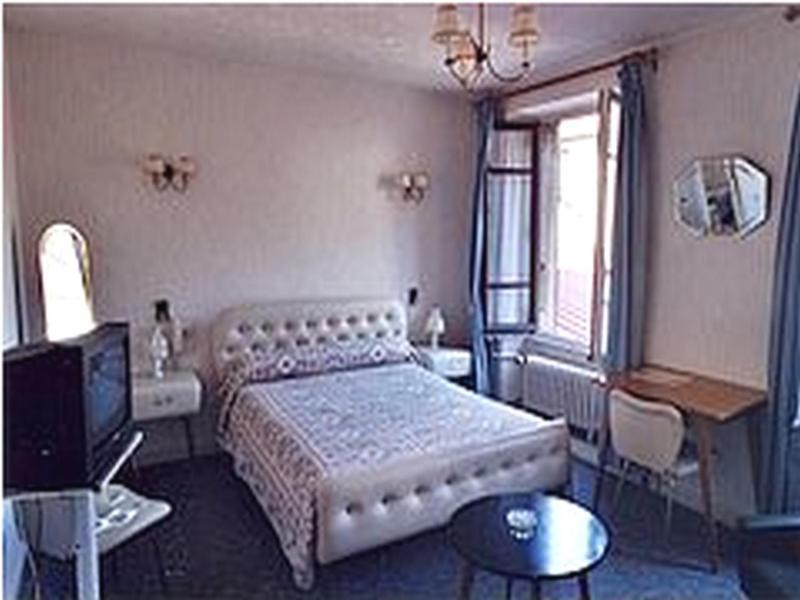 Hotel De Paris Poligny  Rum bild