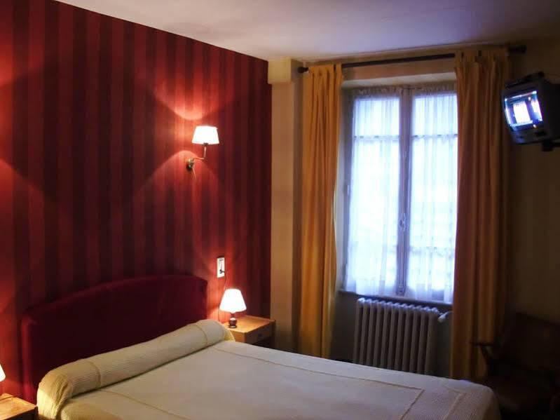 Hotel De Paris Poligny  Exteriör bild